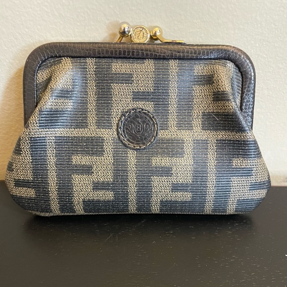 ❌SOLD❌ RARE Fendi Zucca Monogram Snap Close Coin Purse - Picture 2 of 9